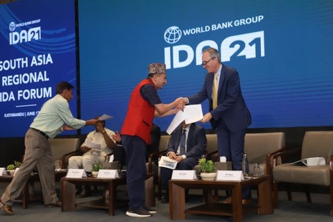 SPCSN chair hands over statement to World Bank representatives